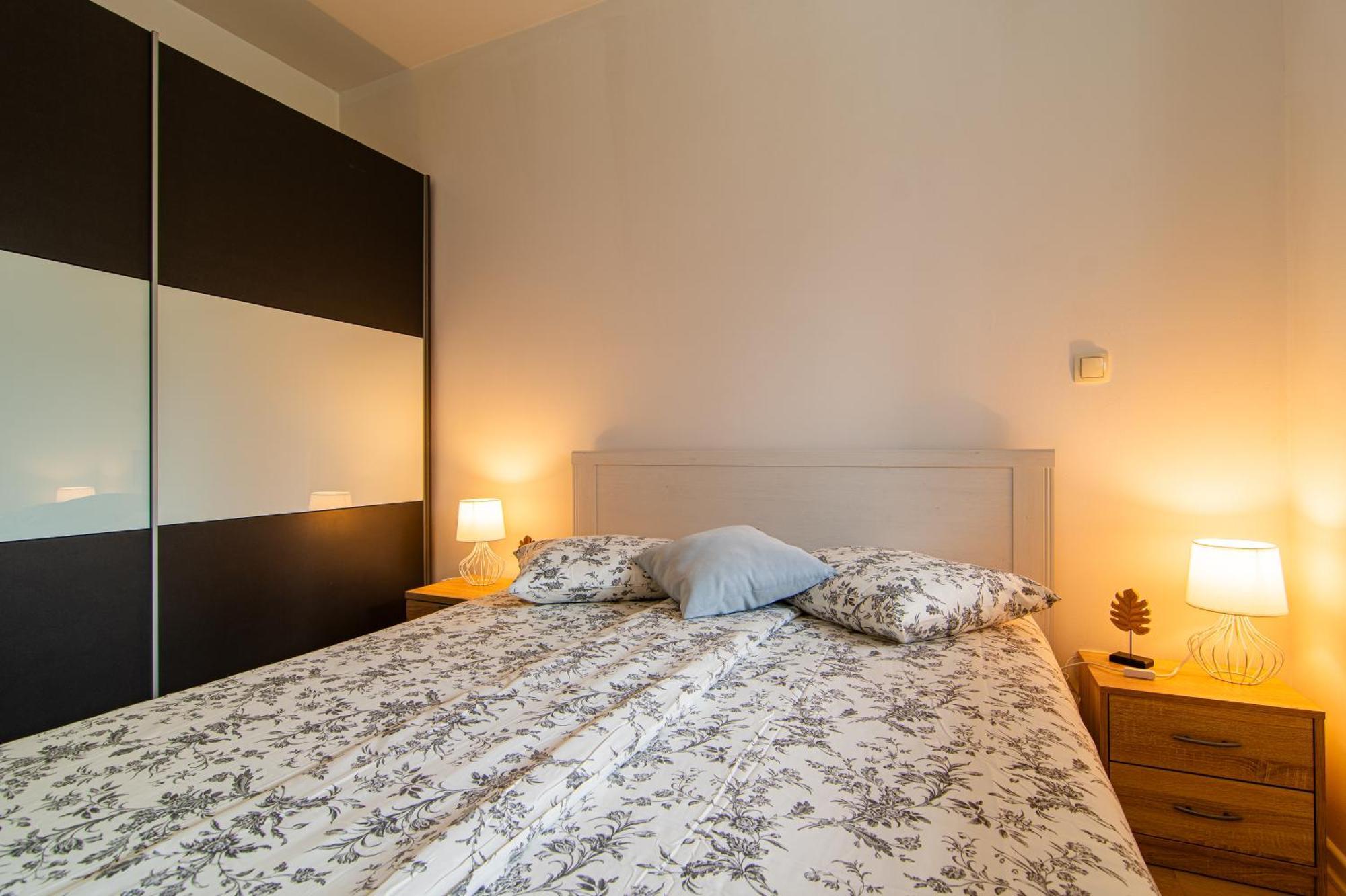 Flexible Selfcheckins 88 - - Garage - Loggia - Bedroom Apartment